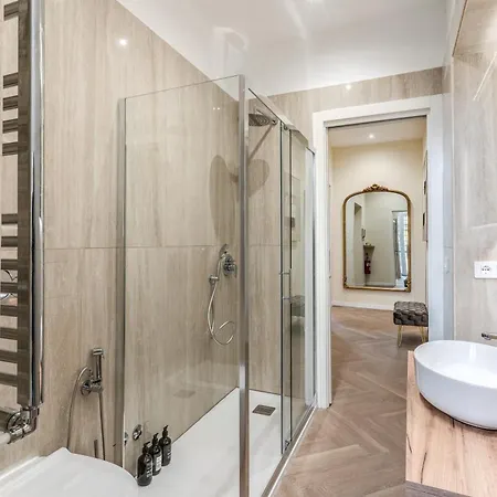 3 Minutes Walk From Termini Station With Temple View *