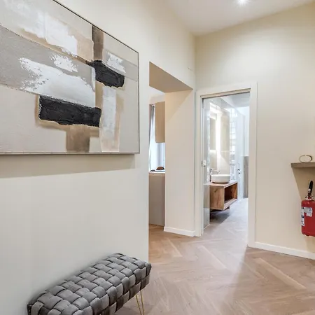 3 Minutes Walk From Termini Station With Temple View