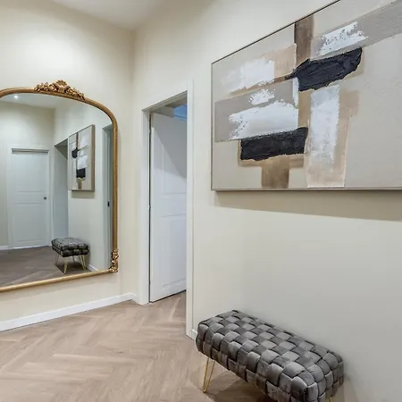 Апартаменты 3 Minutes Walk From Termini Station With Temple View