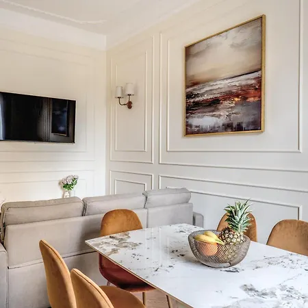 Апартаменты 3 Minutes Walk From Termini Station With Temple View Рим