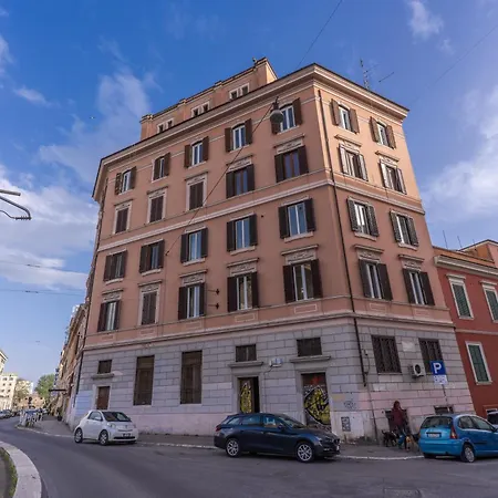 3 Minutes Walk From Termini Station With Temple View