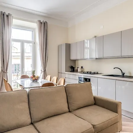 Апартаменты 3 Minutes Walk From Termini Station With Temple View